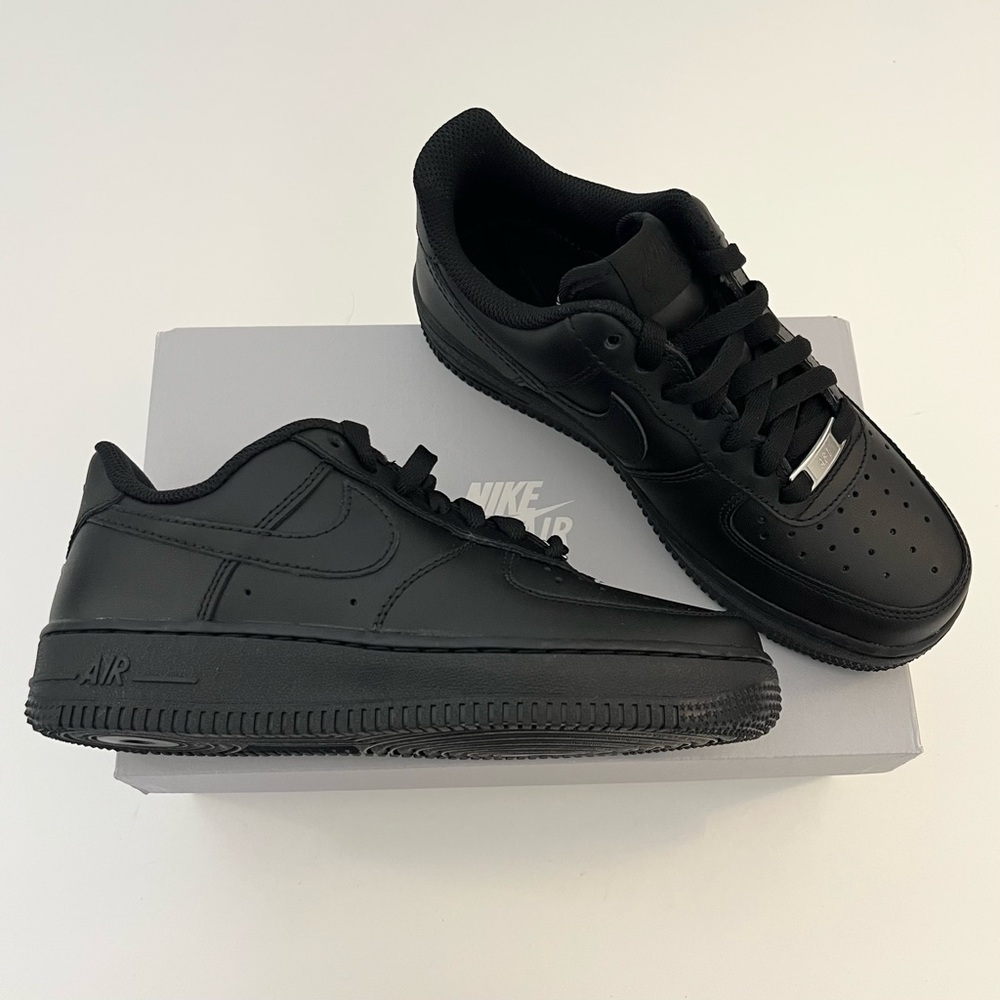 NWT Nike Air Force 1 Black Sneakers Forces basketball shoe women’s 6 men’s 4.5